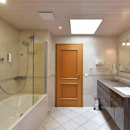 La Rouvenaz 3* Montrö